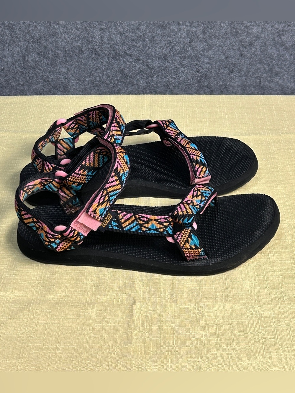 Teva Original Sandals Women’s 8 Boomerang Pink Lemonade Hiking Water Utility